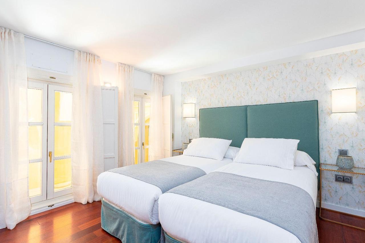 Genteel Plaza Nueva Apartment Seville
