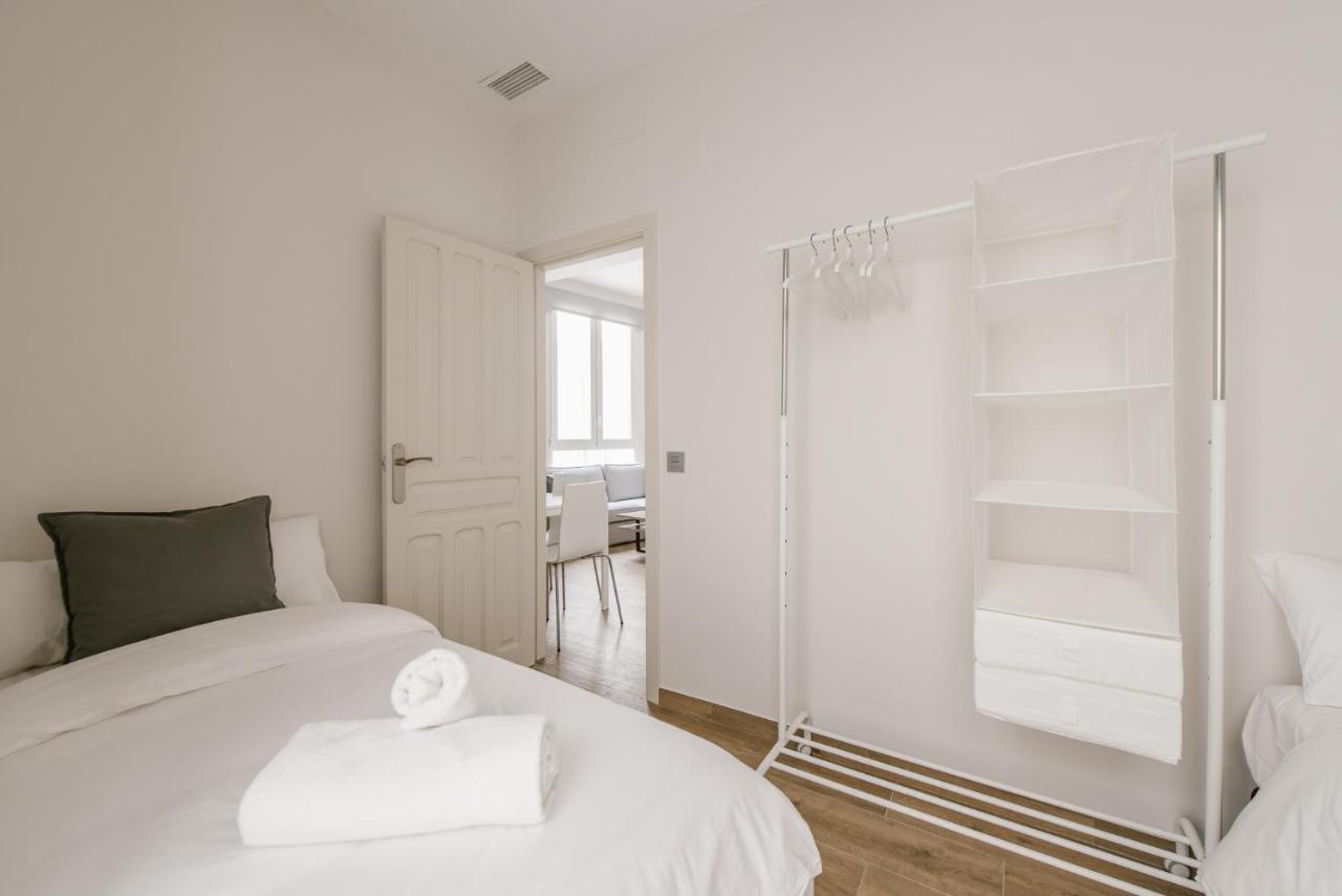 Apartamento T1, Tirso De Molina, Luminoso Y Tranquilo