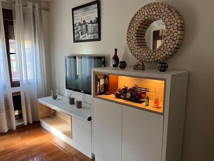 Apartment En Luis Montoto, Nervion. Centrico *