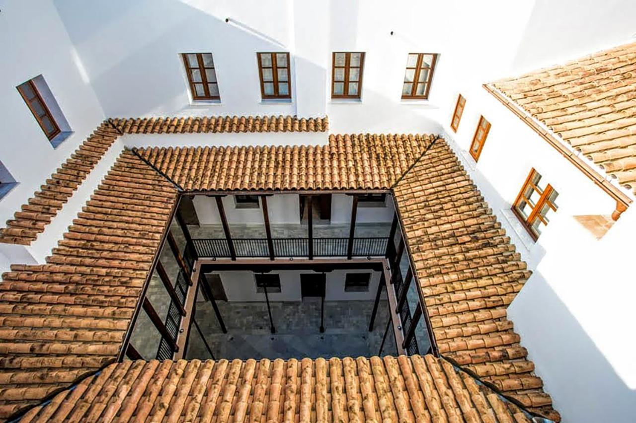 Palacio Del Siglo Xvii Frente A Jardines De Murillo Sevilla