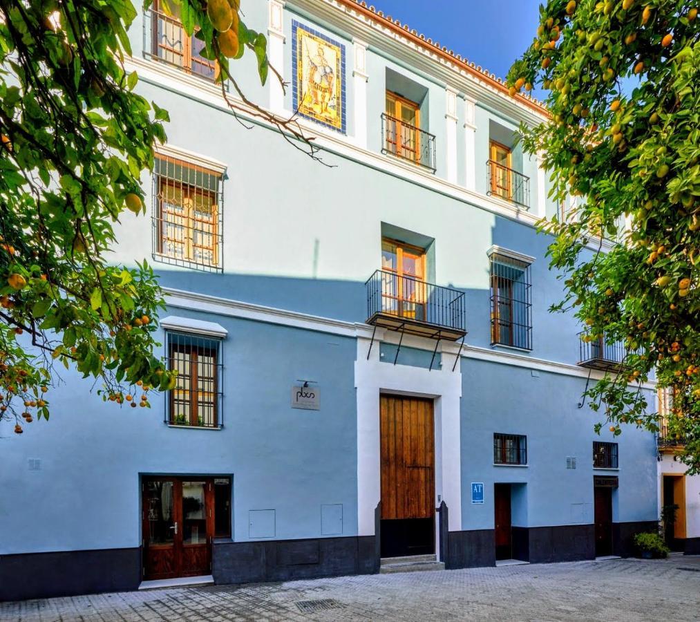 Palacio Del Siglo Xvii Frente A Jardines De Murillo * Sevilla
