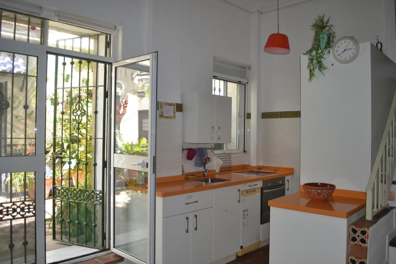 Charming House In Triana,best View From Patio Сasa de vacaciones Sevilla