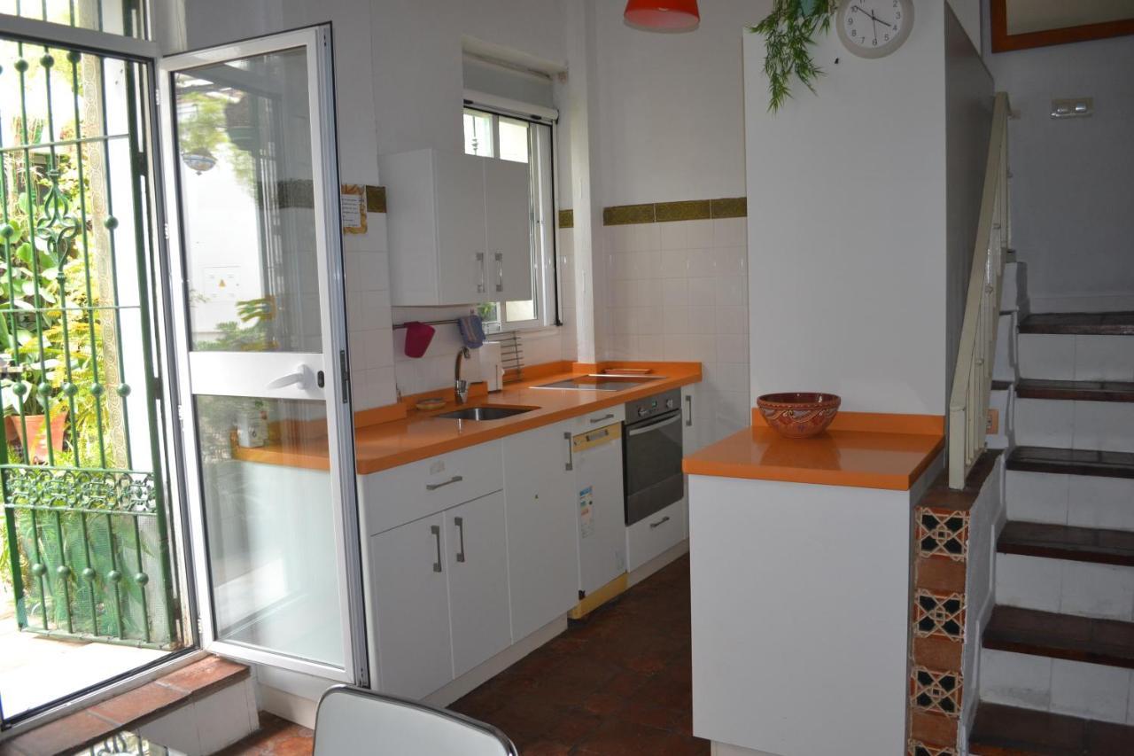 Charming House In Triana,best View From Patio Sevilla