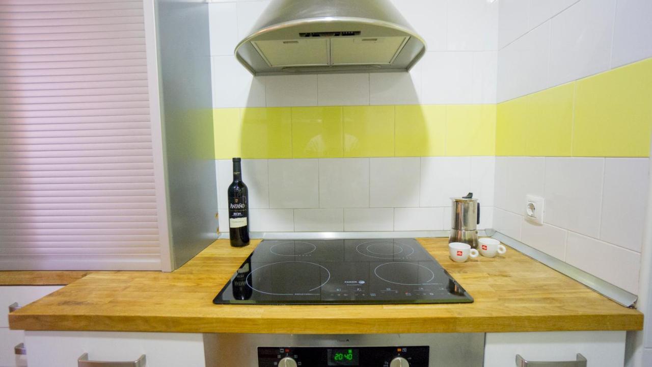 Rentalsevilla Luminoso Apartamento Con Terraza En La Maestranza Sevilla