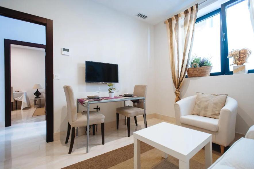 Acogedor Jose Laguillo. Apartment