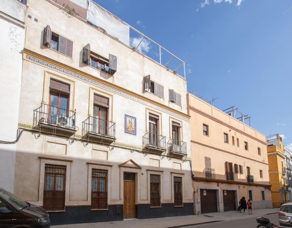 Goles Courtyard With Parking By Valcambre Sevilla