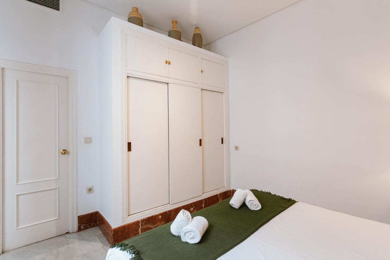 Bright And Cozy-1bd 1bth & 2bd 1bth- La Giralda Seville