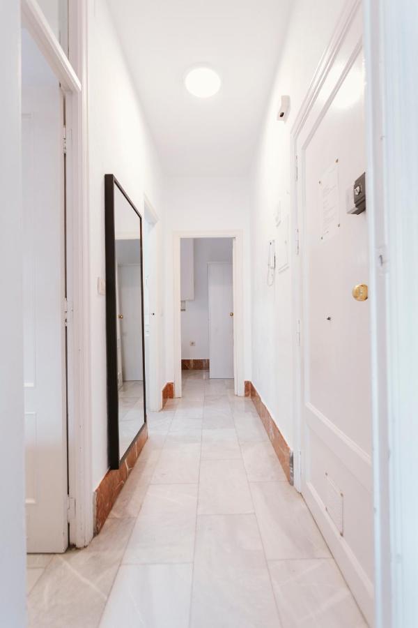 Bright And Cozy-1bd 1bth & 2bd 1bth- La Giralda Seville