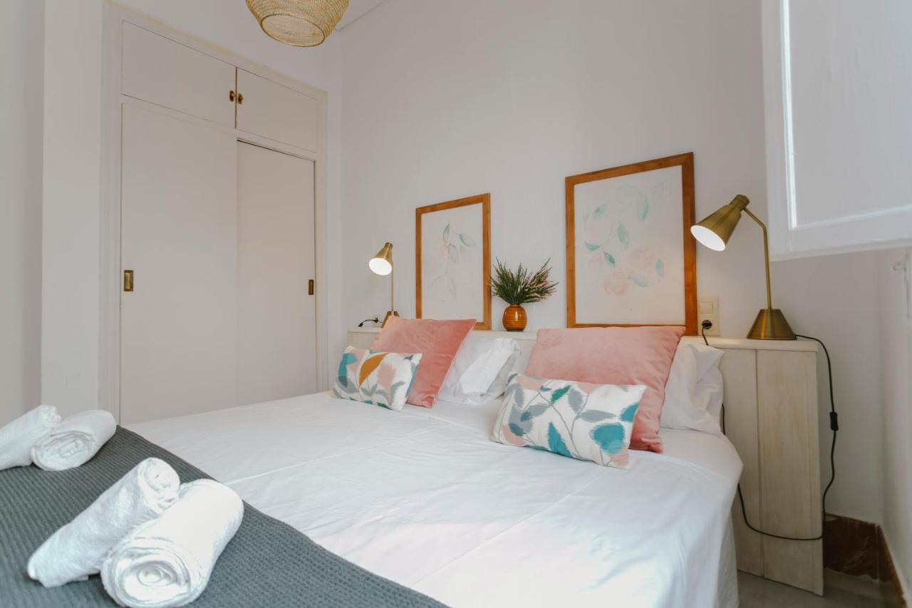 Bright And Cozy-1bd 1bth & 2bd 1bth- La Giralda Apartment Seville