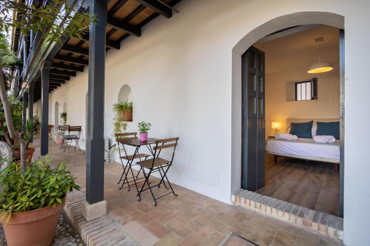 Conde Courtyard By Valcambre