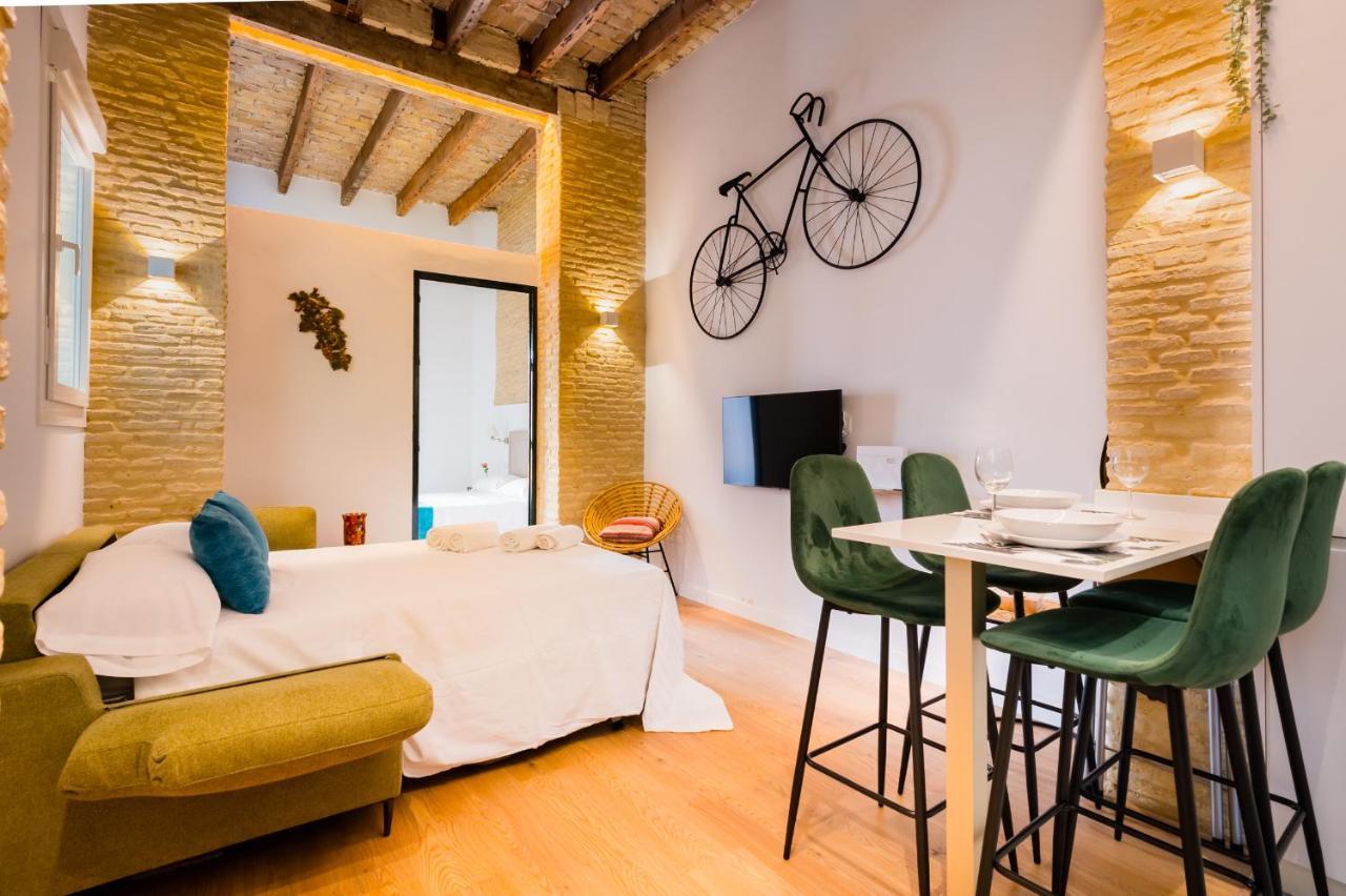 Precioso En Triana Dos Habitaciones. Sevilla