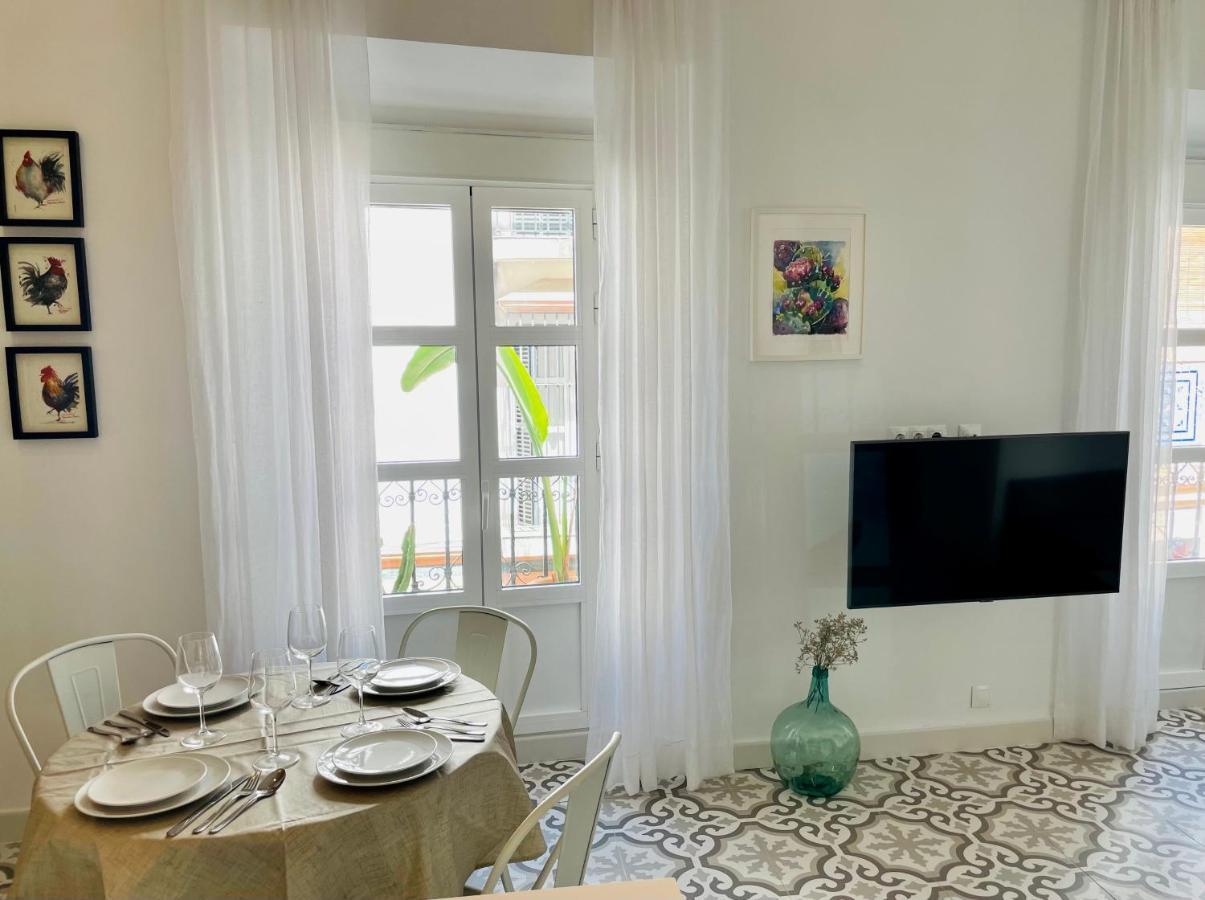 Modern In The Centre, La Alameda Apartment *