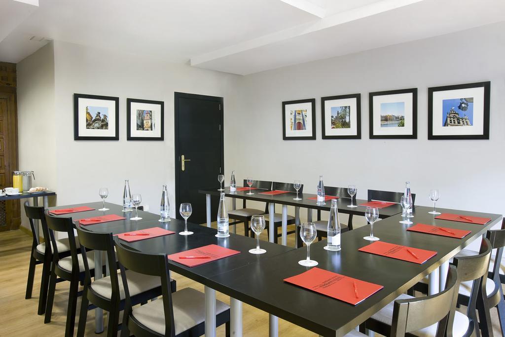 Hotel Virgen De Reyes 4*