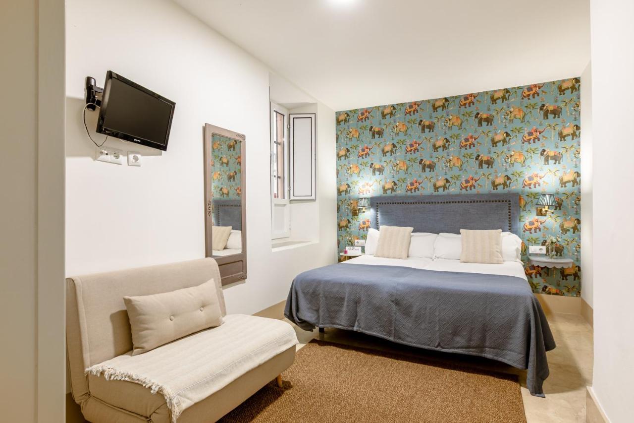 Nuea Santa Cruz Guest house