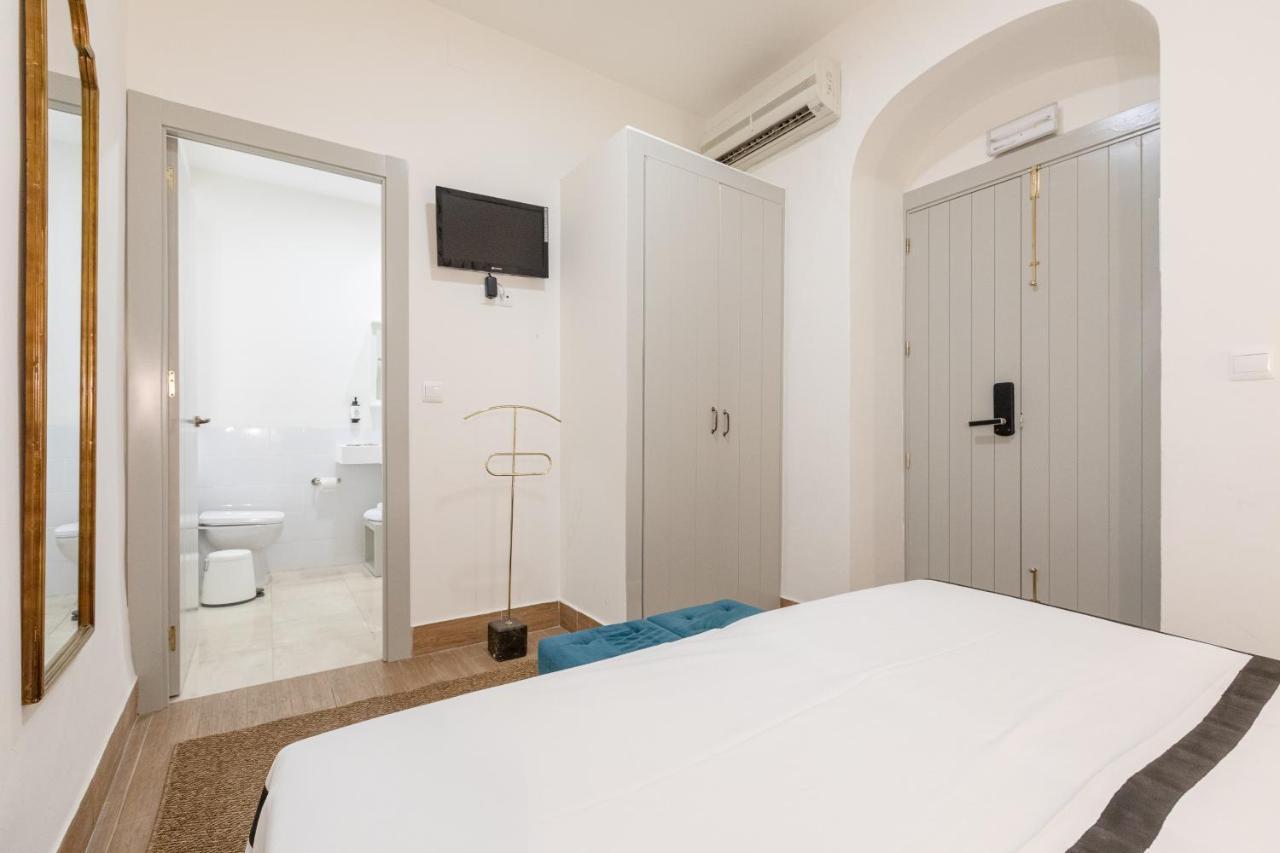 Nuea Santa Cruz Guest house
