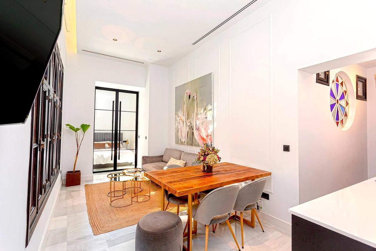 Genteel Giralda Apartment