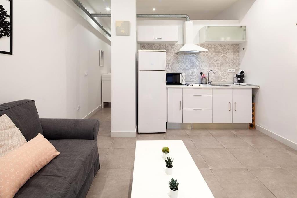 Loft Next To Calle Betis, Area Of Seville-sevillarooms Apartment