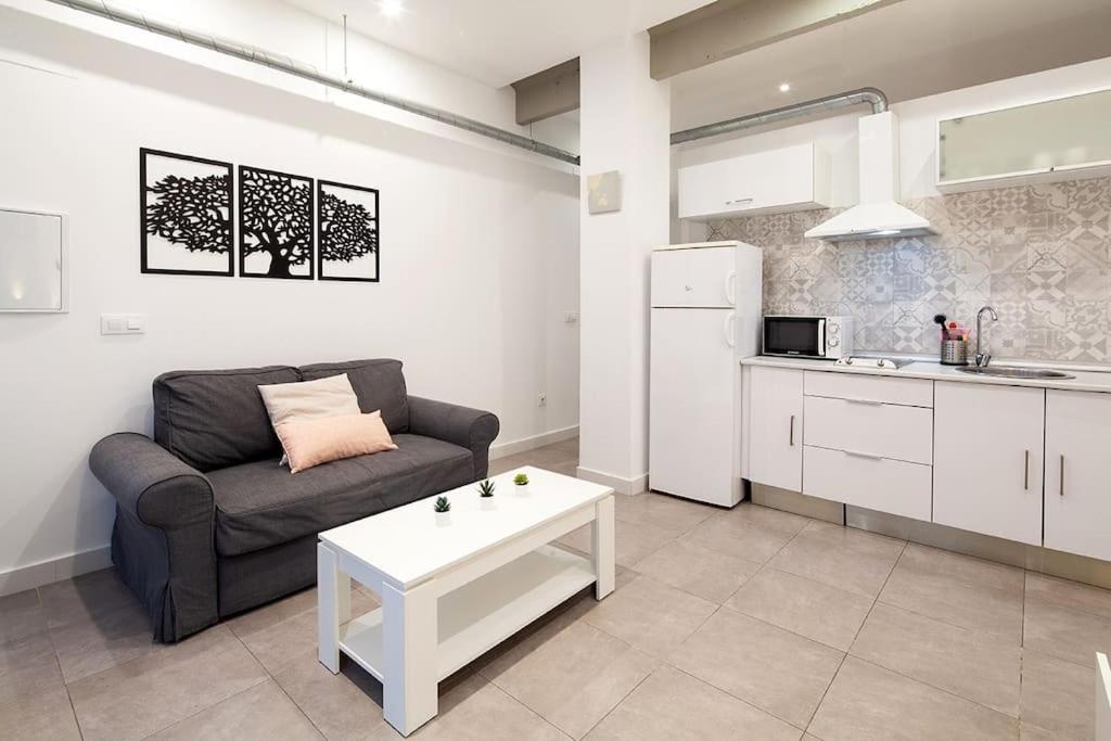 Loft Next To Calle Betis, Area Of Seville-sevillarooms Apartment *