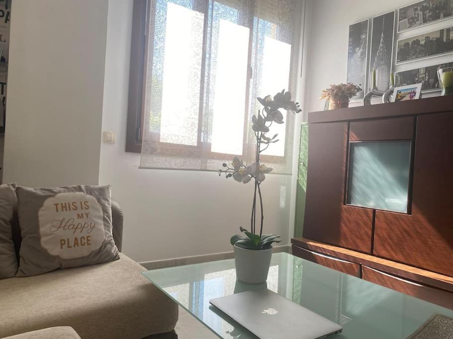 Apartamento Fibes Con Parking Gratis. Este. *