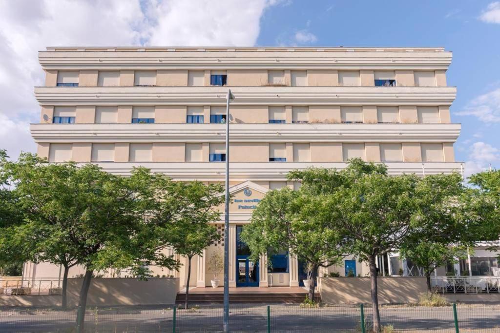 Apartamento Fibes Con Parking Gratis. Este. *