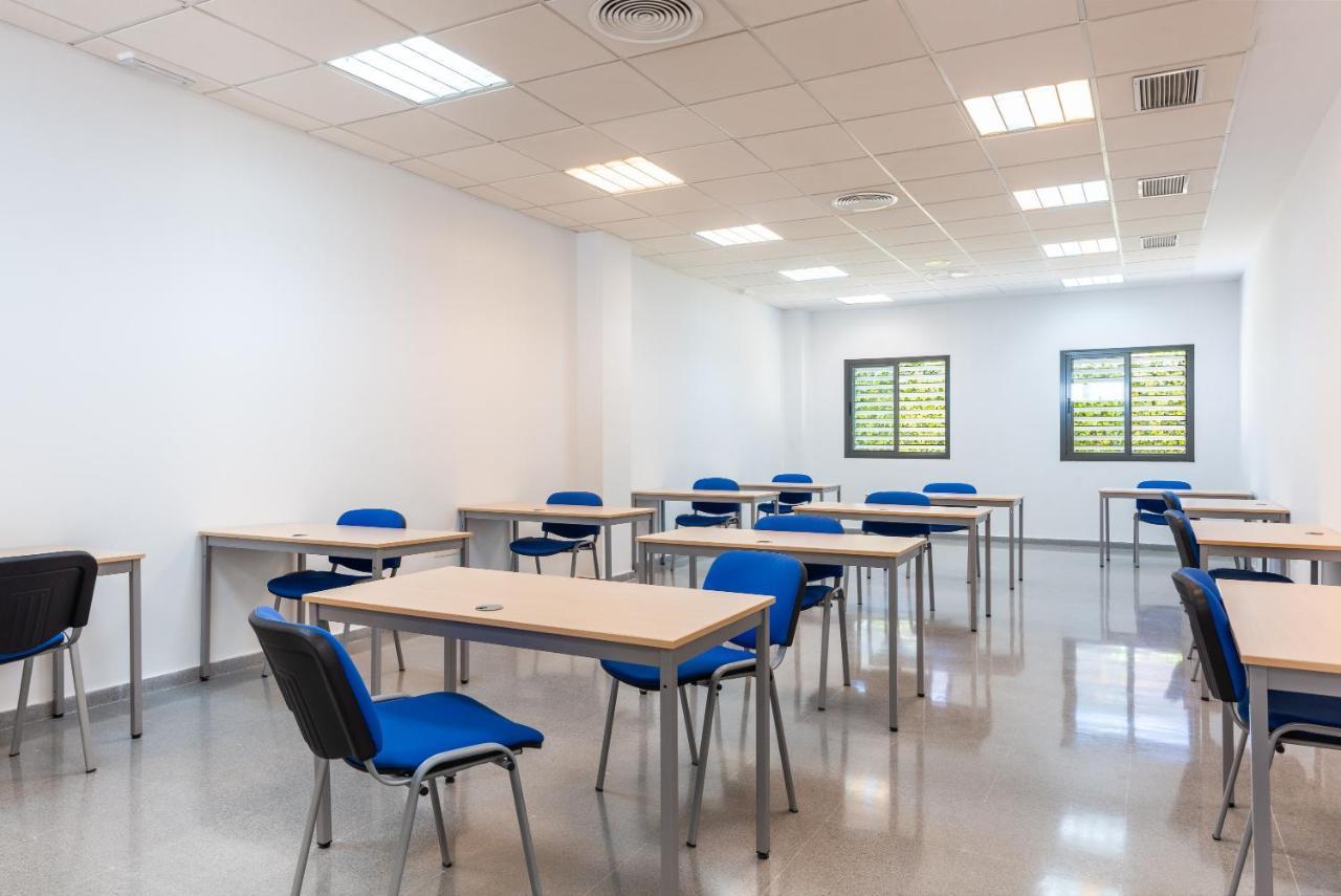 Micampus Estanislao Del Campo, Students Solo Estudiantes * Sevilla