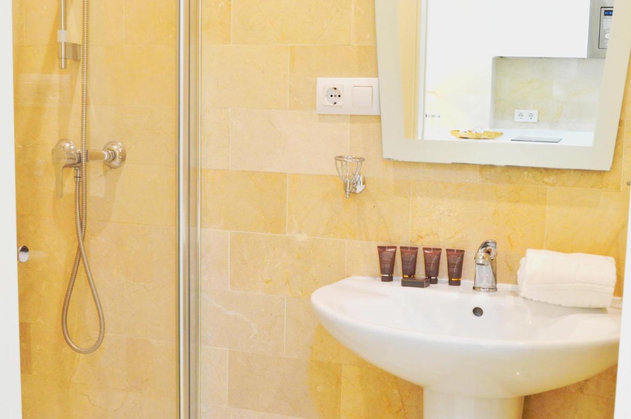 Homeyseville-penthouse Cathedral Tomas De Ibarra St 6 Pax, Parking Optional Seville