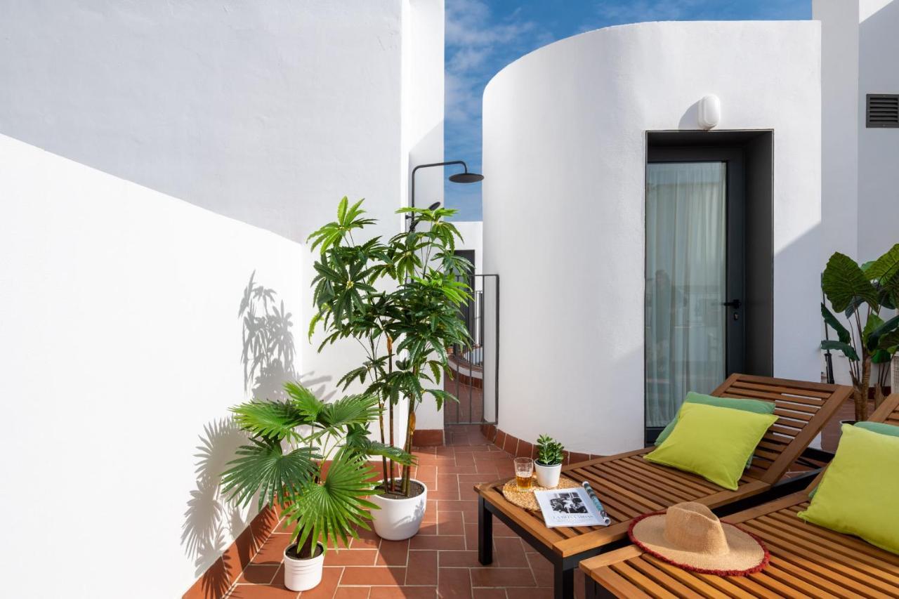 Avanti Clavel, La Terraza Te Conquistara * Seville