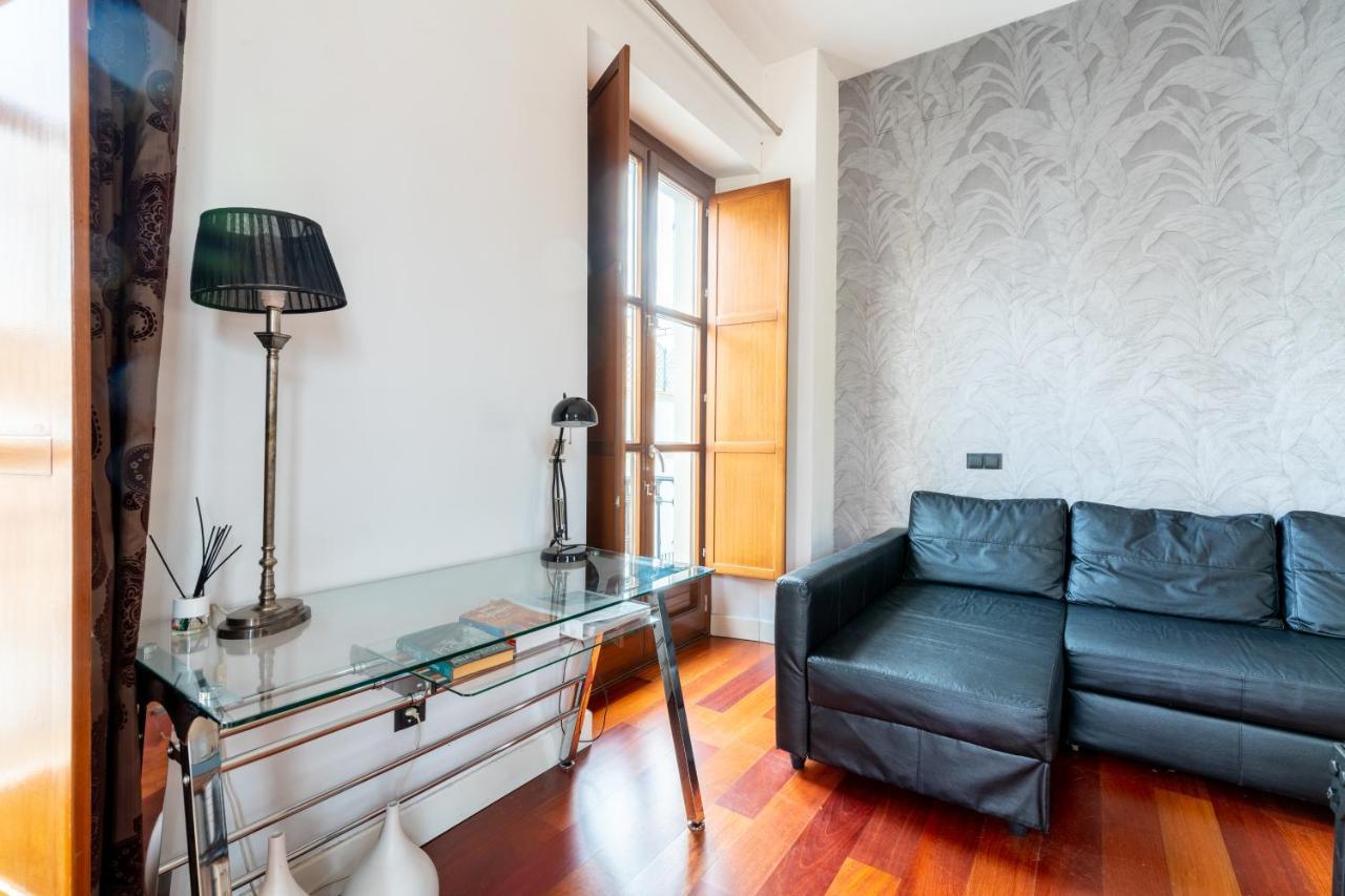 Cathedral Apartment, Upper Floor *
