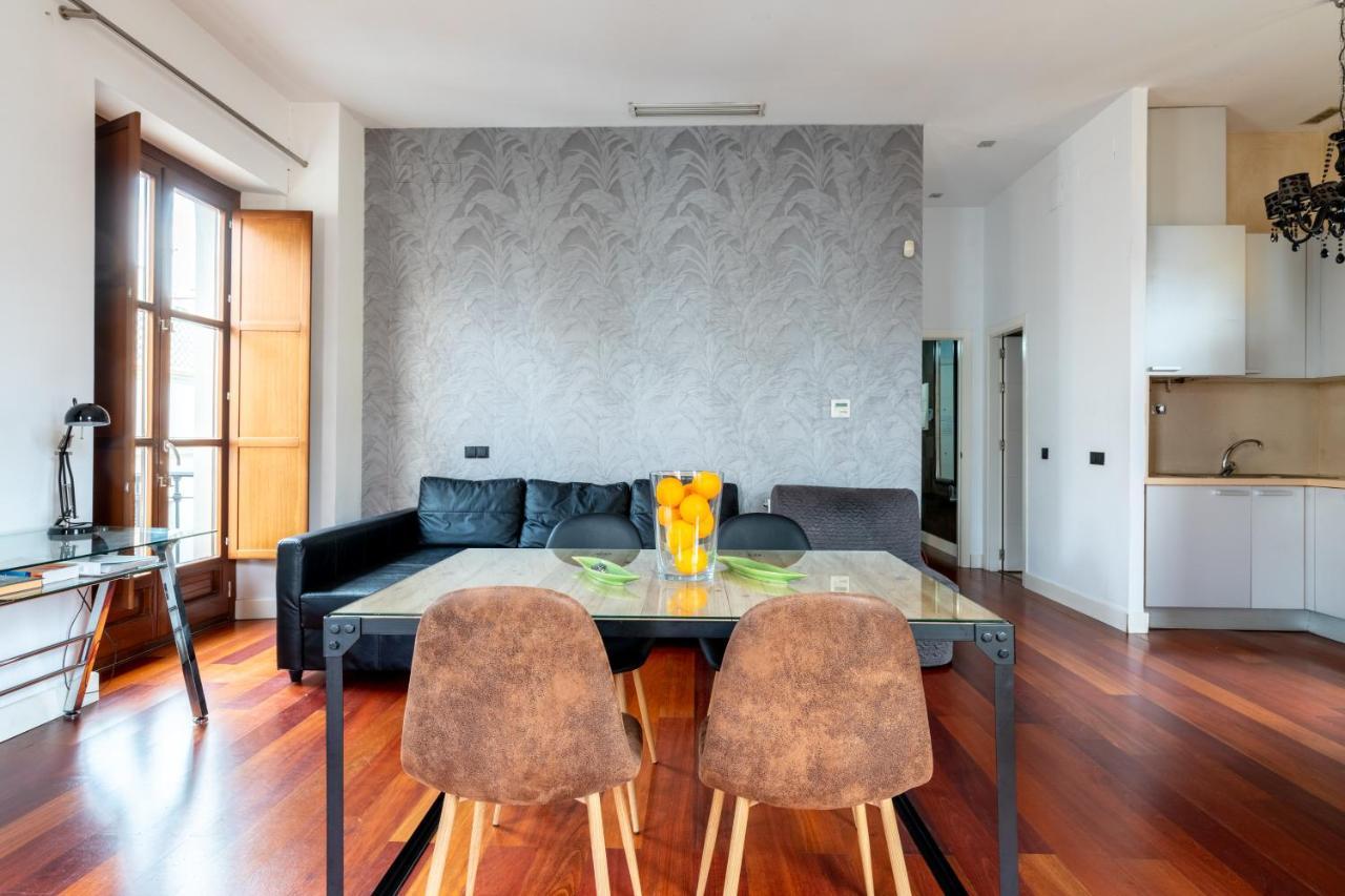 Cathedral Apartment, Upper Floor * Seville