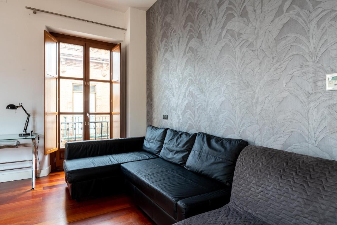 Cathedral Apartment, Upper Floor