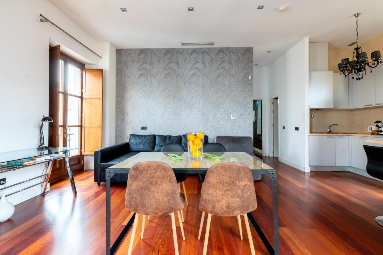 Cathedral Apartment, Upper Floor Seville