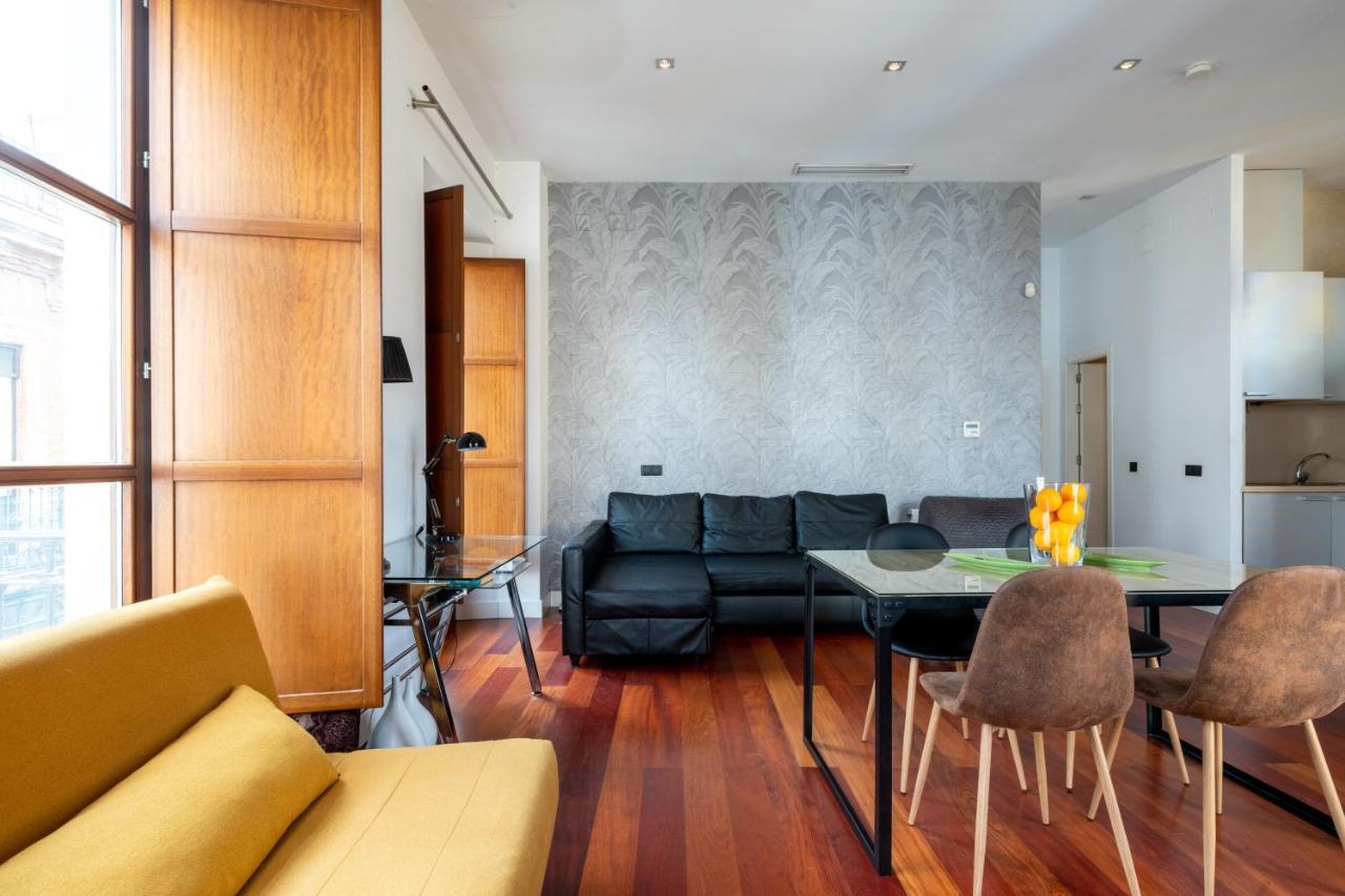 Cathedral Apartment, Upper Floor *
