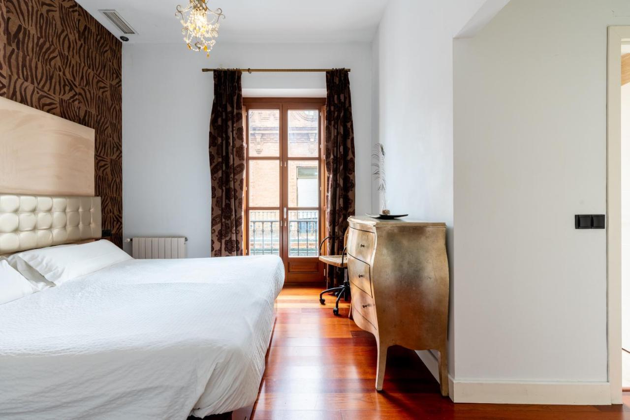 Cathedral Apartment, Upper Floor *