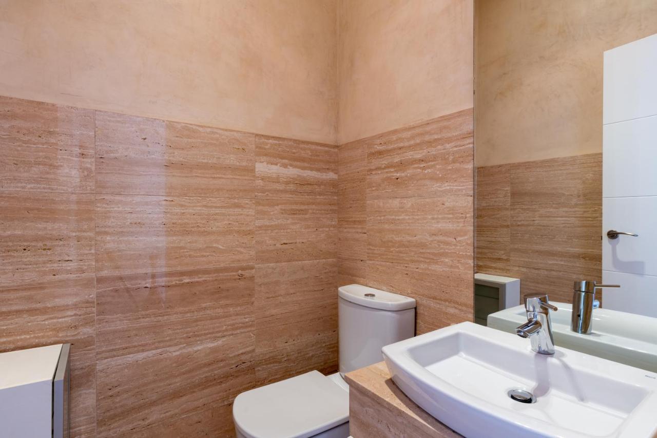 Cathedral Apartment, Upper Floor * Seville