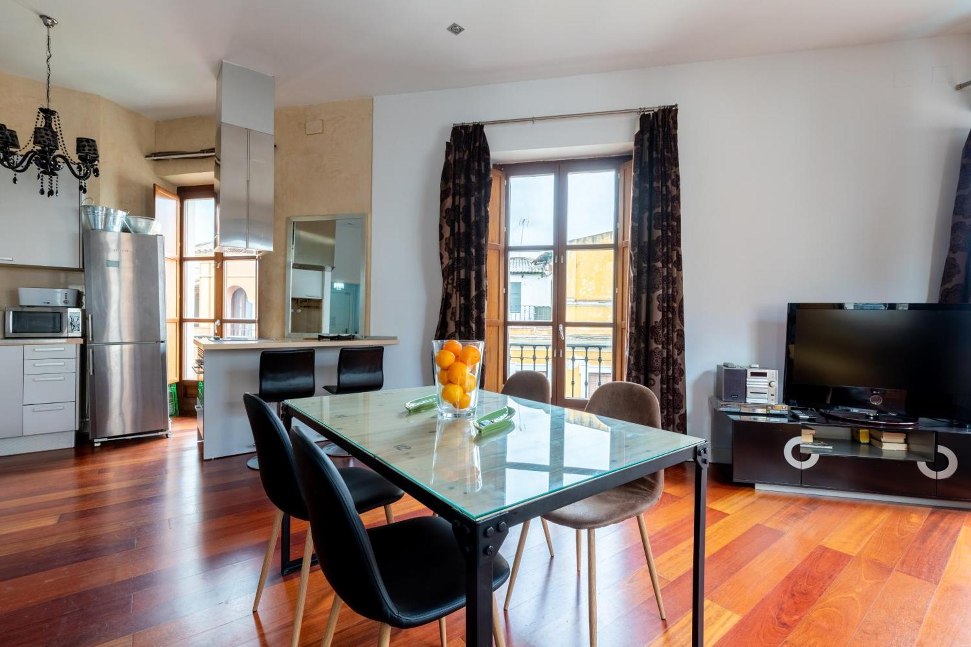 Cathedral Apartment, Upper Floor *