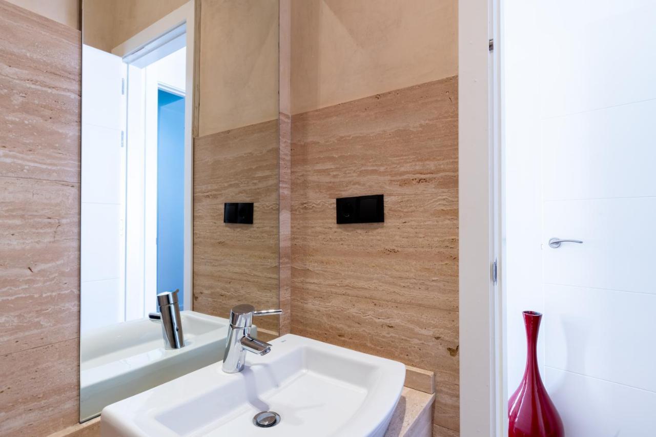 Cathedral Apartment, Upper Floor Apartment *