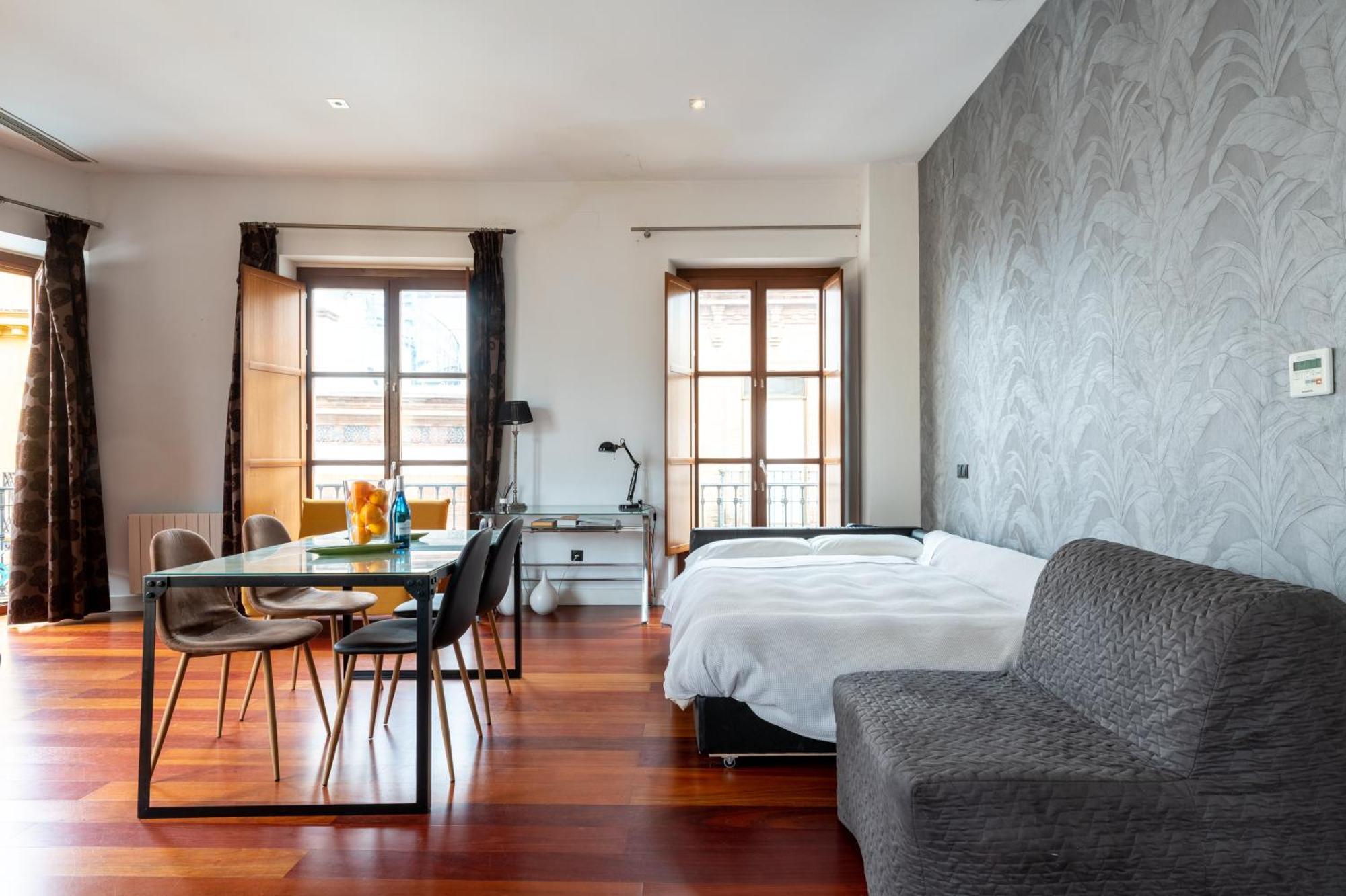 Cathedral Apartment, Upper Floor