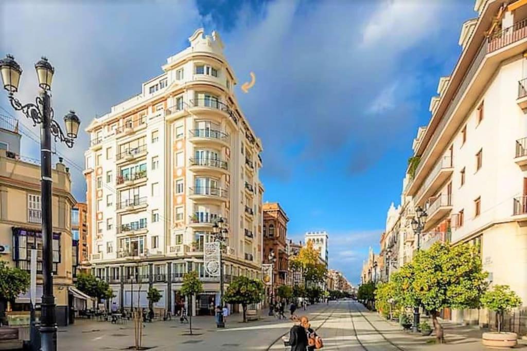 Lux Essentia * Seville