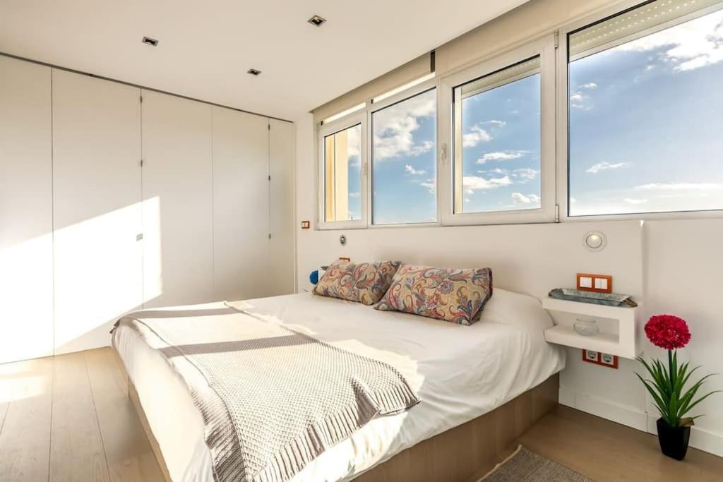 Lux Essentia * Seville