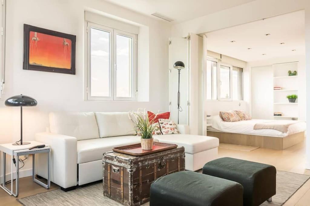 Lux Essentia Apartment