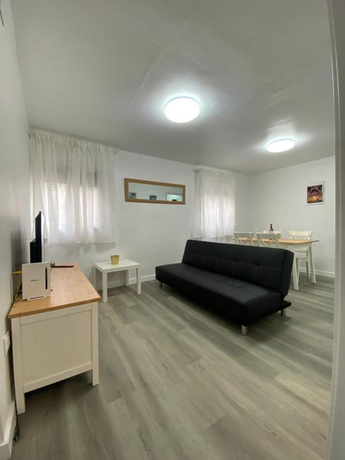 Piso Junto Al Hospital Macarena * Sevilla