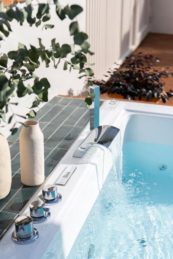 Magno Robles With Jacuzzi And Private Parking Seville