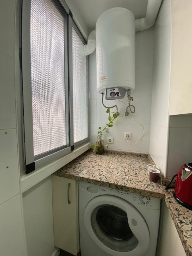 Piso Junto Al Hospital Macarena * Sevilla
