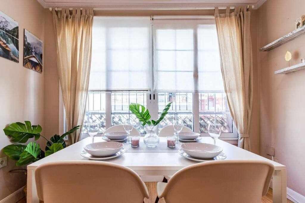 Apartamento 3 En Estadio 8 Plazas 3 Hab Y Metro Sevilla