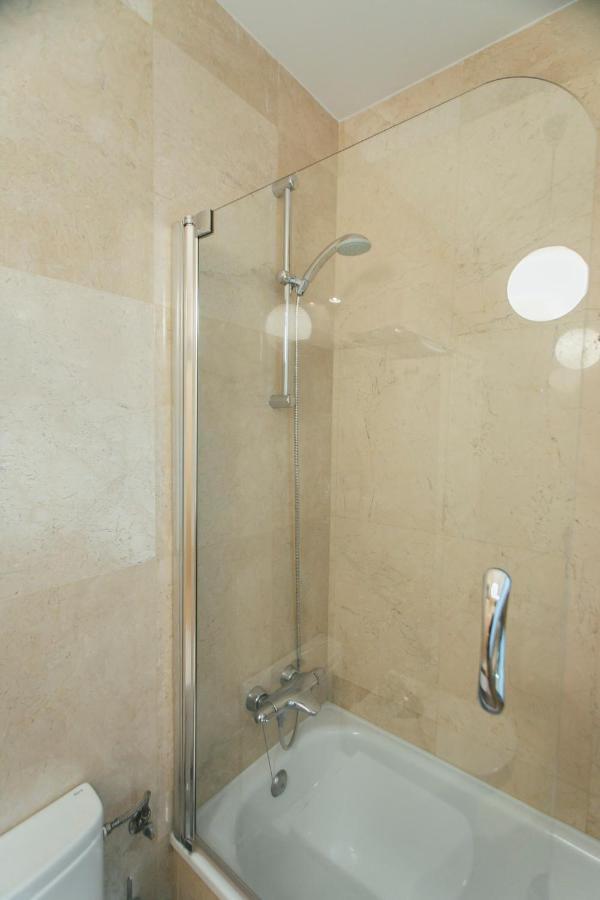 Comfortable Duplex- 1bd 2bth- Dean Miranda Sevilla