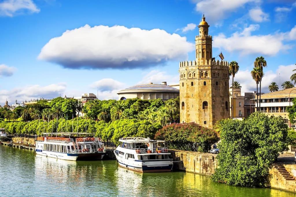 Cder Center Cathedral And Alcazar * Sevilla
