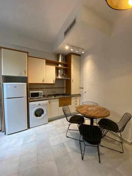 Siete Revueltas En Pleno Centro De Apartamento