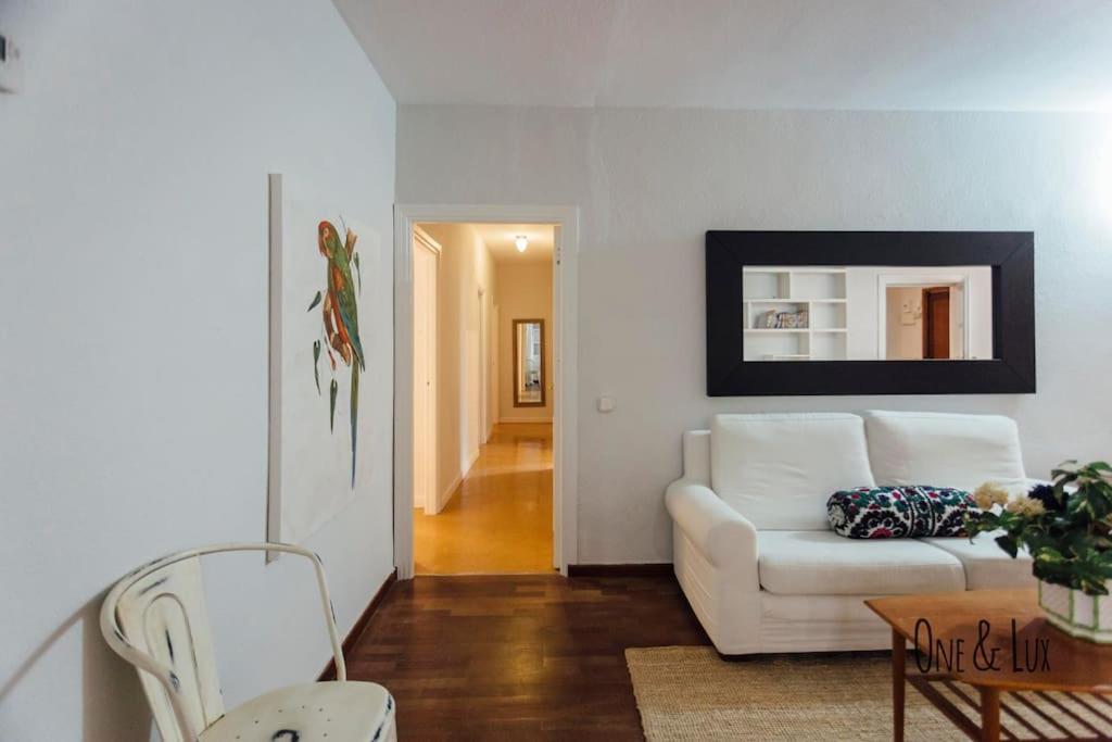 O&l Aire - Spacious And Bright In The Heart Of Apartment