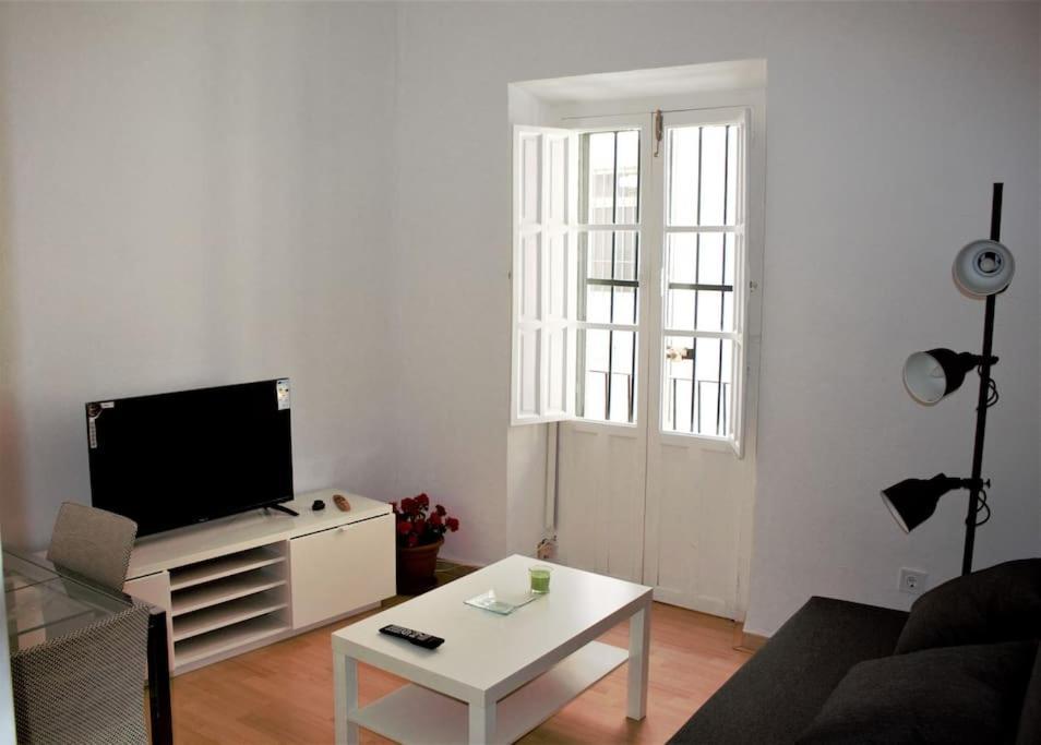 En La Plaza Del Salvador. Apartamento Sevilla