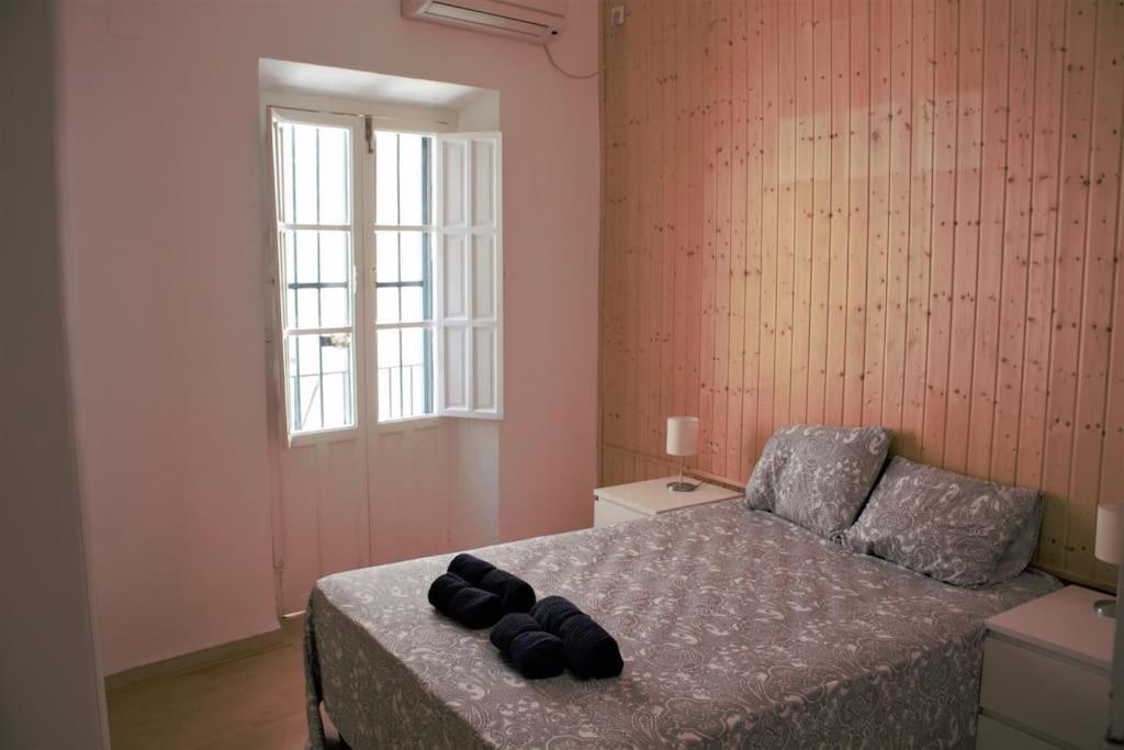 En La Plaza Del Salvador. Apartamento Sevilla